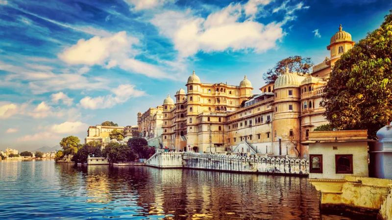 Glamorous Golden Triangle Tour with Udaipur, a Lake City