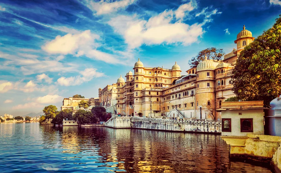 Glamorous Golden Triangle Tour with Udaipur, a Lake City