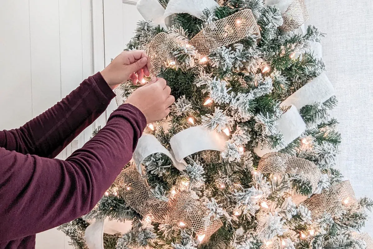 How to Put Ribbon on a Tree Vertically